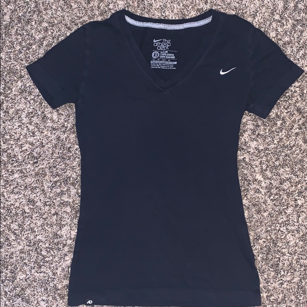 Black Nike T-shirt - Picture 2 of 3